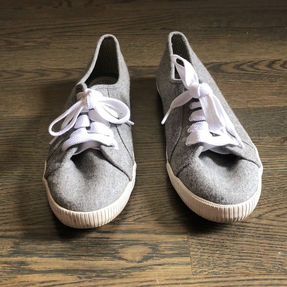 Keds women’s gray tennis shoes. Size 8.5 - Picture 4 of 8